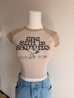 Peanuts Snoopy 'The Sun Is Shining' Graphic Ribbed Raglan Baby Tee